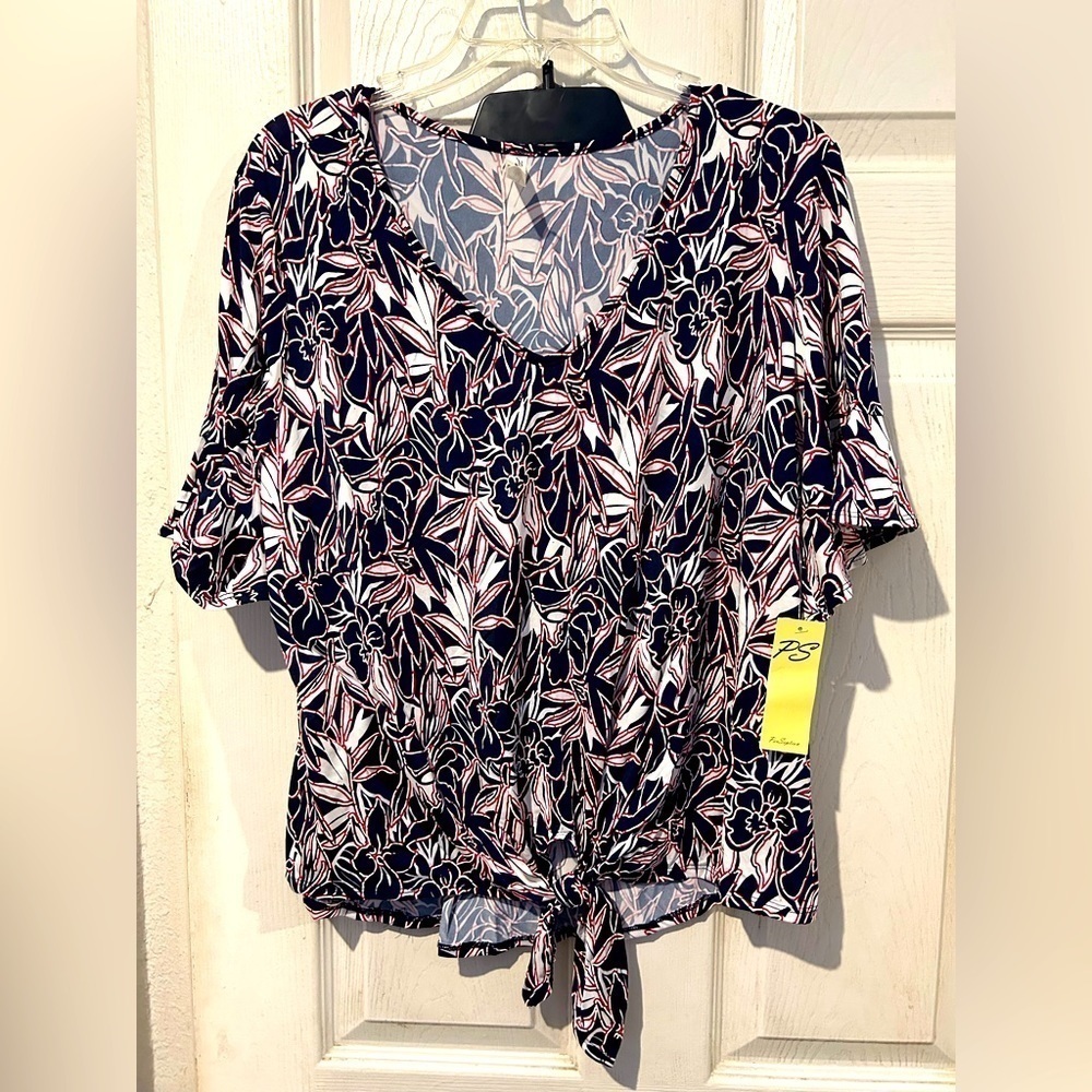 NWOT PerSeption Red, White and Blue Floral Design with a Twist Tie on Front